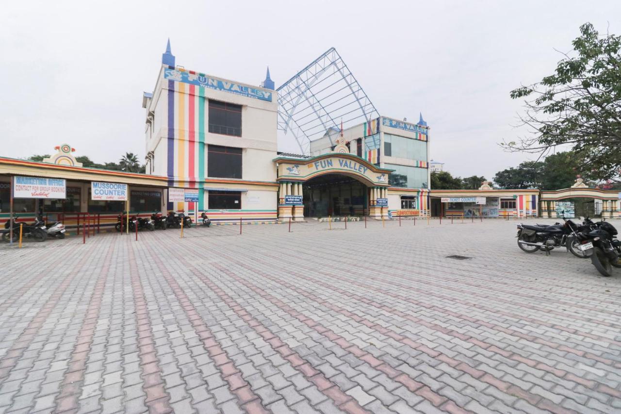 Oyo 19862 The Fun Valley Doiwala Exterior photo